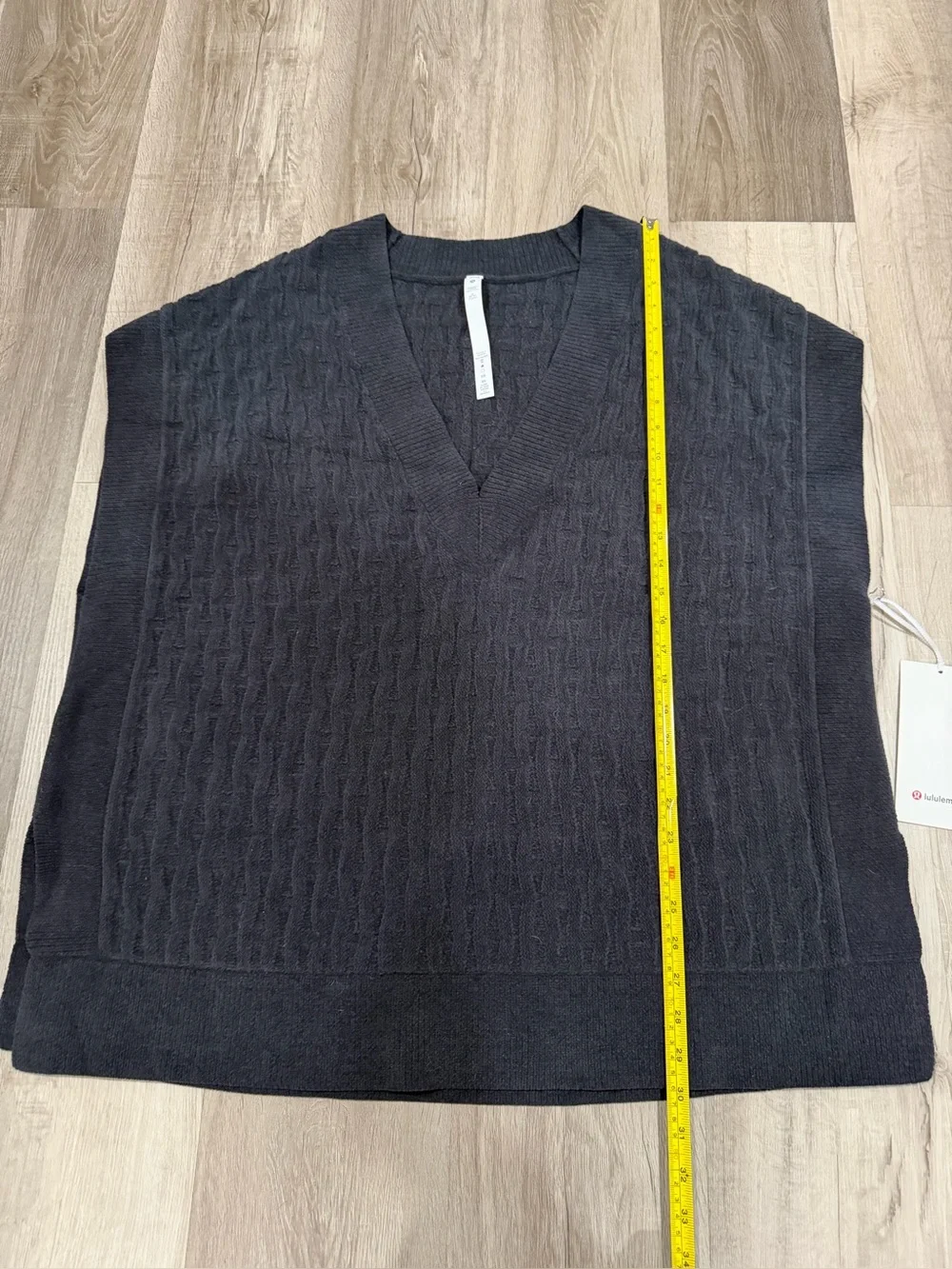 lululemon athletica Black V-Neck Cable Knit Sweater Vest for Women’s Sz XL